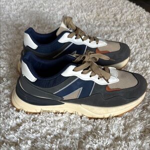 Blue and Gray Chunky Sneakers with Modern Design